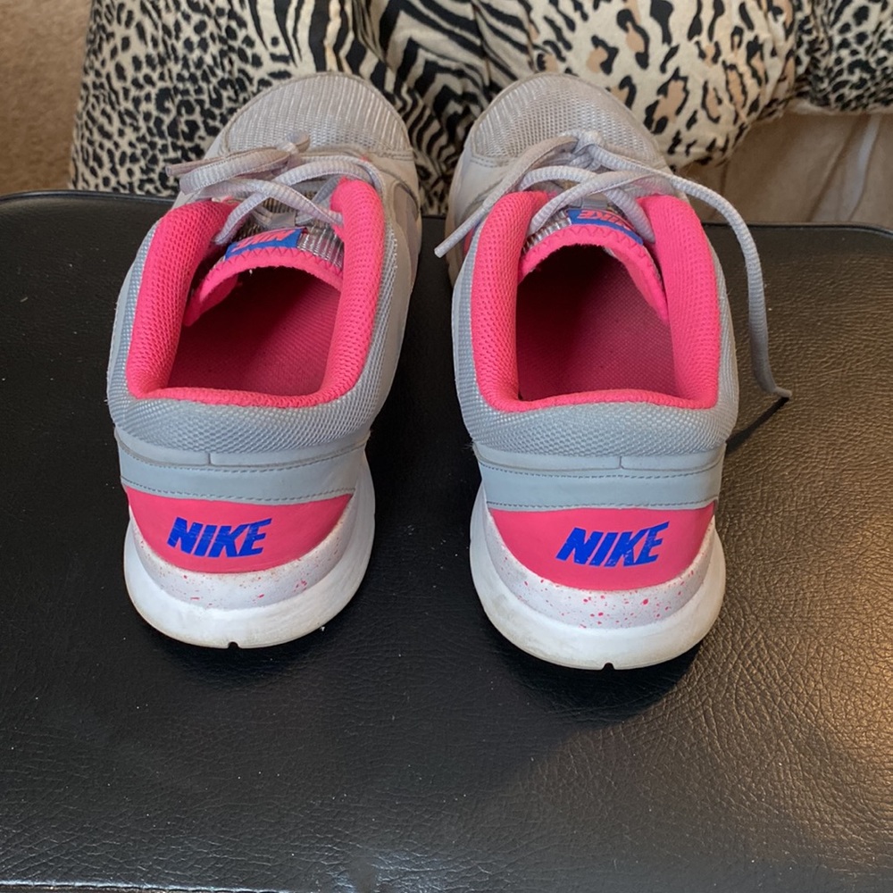 Nike - Picture 2 of 8